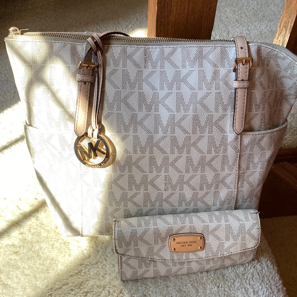 Off-white and tan Michael Kors Purse w/ free matching wallet.